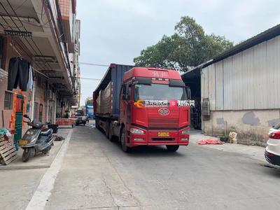 工厂占用公共道路装卸货,严重影响周边居民日常生活