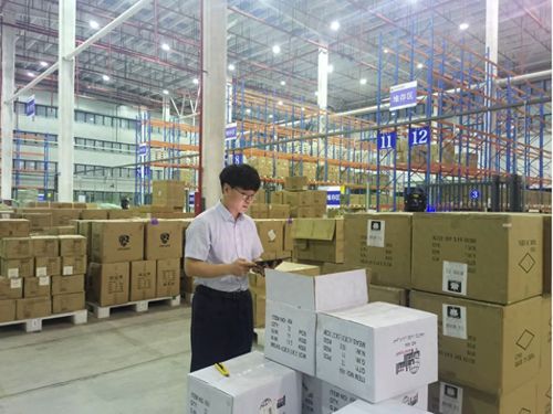 世界超市 商品 拼箱出运 难 青年人出招破解
